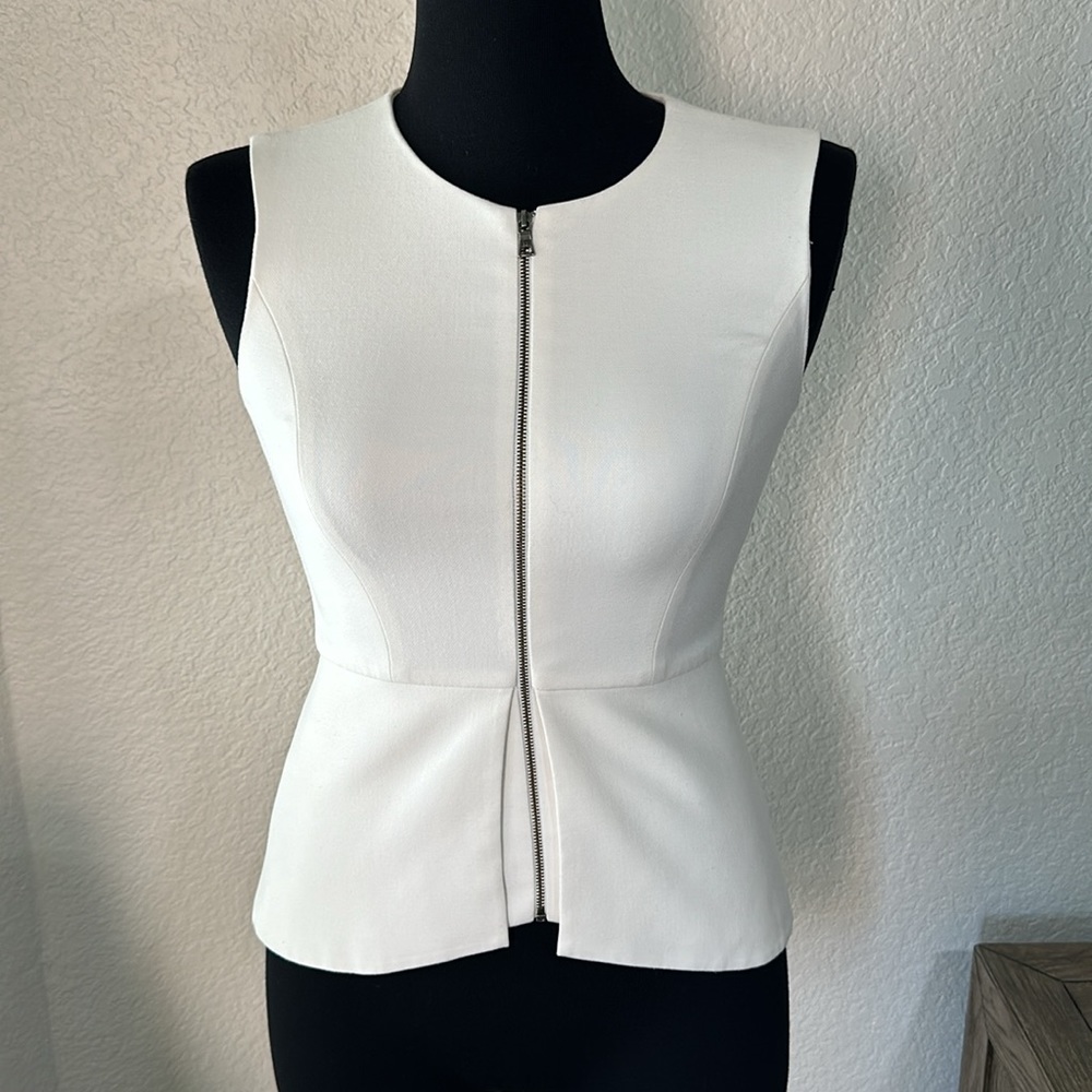 BCBGMAXAZRIA Womens Abrielle Sleeveless Peplum Top in White XS - Picture 3 of 13
